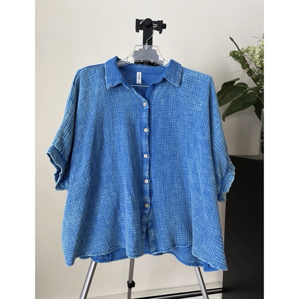 ZENANA Texture Button Up Short Sleeve High-Low Shirt Size S/M Blue Boho